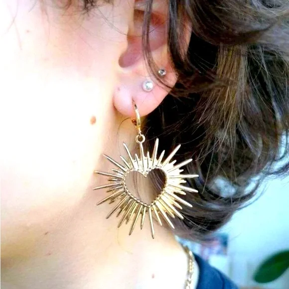 [GOLD]✨⭐️Starshine⭐️✨ Heart Glamour Dangle Drop Statement Earrings - Picture 8 of 13